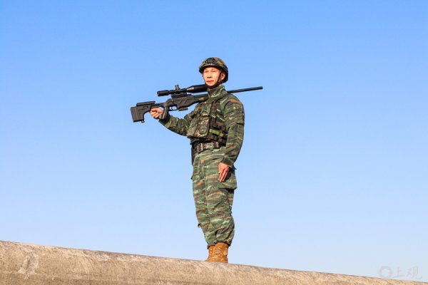 辉煌配资 城事 | 往指甲缝里滴502胶水，驻沪武警方双龙获军运会速度攀岩亚洲第一